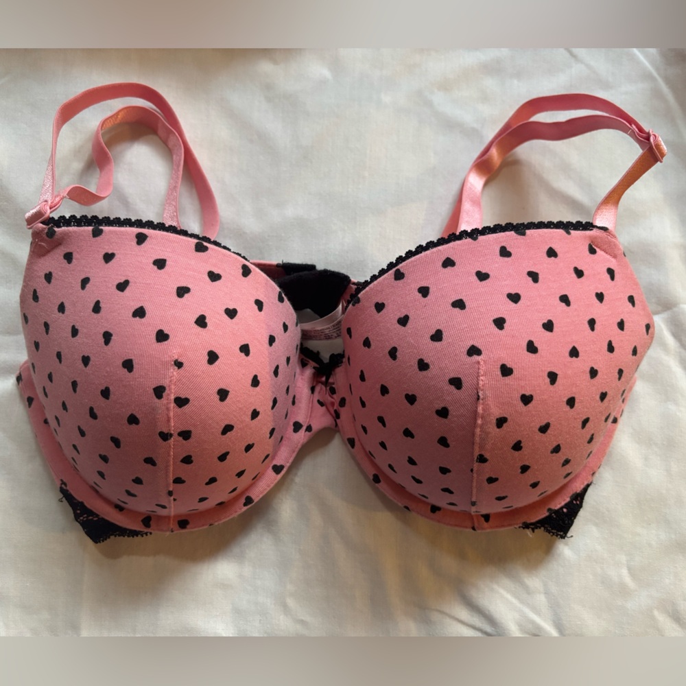 ⭕️lacy black and pink la vie en rose heart printed demi bra